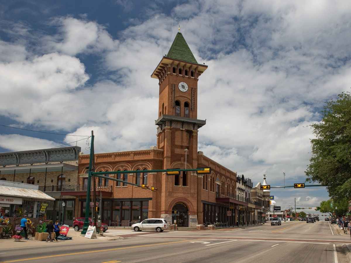 Downtown Grapevine Texas for newcomers moving to DFW or within Dallas-Fort Worth Area.