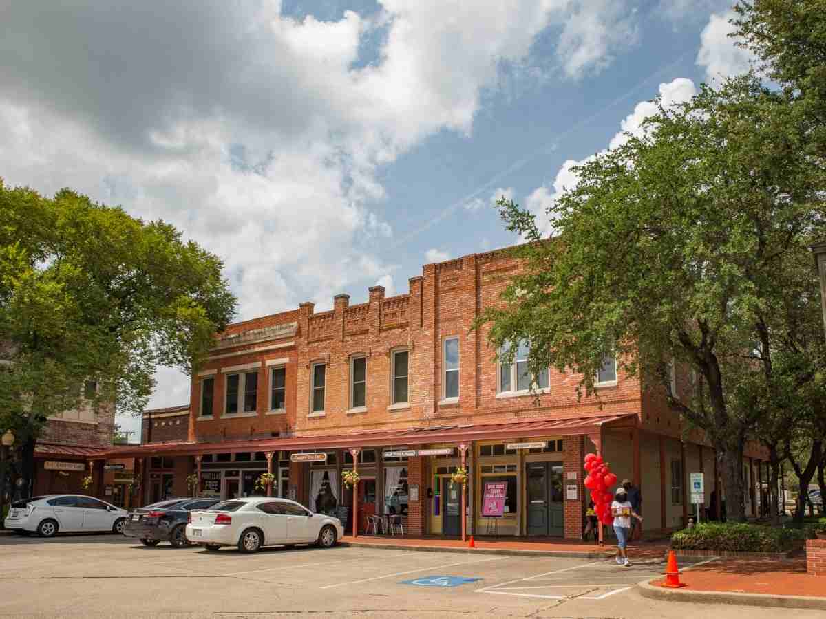 Downtown Lancaster Texas for newcomers moving to DFW or moving within Dallas-Fort-Worth area.