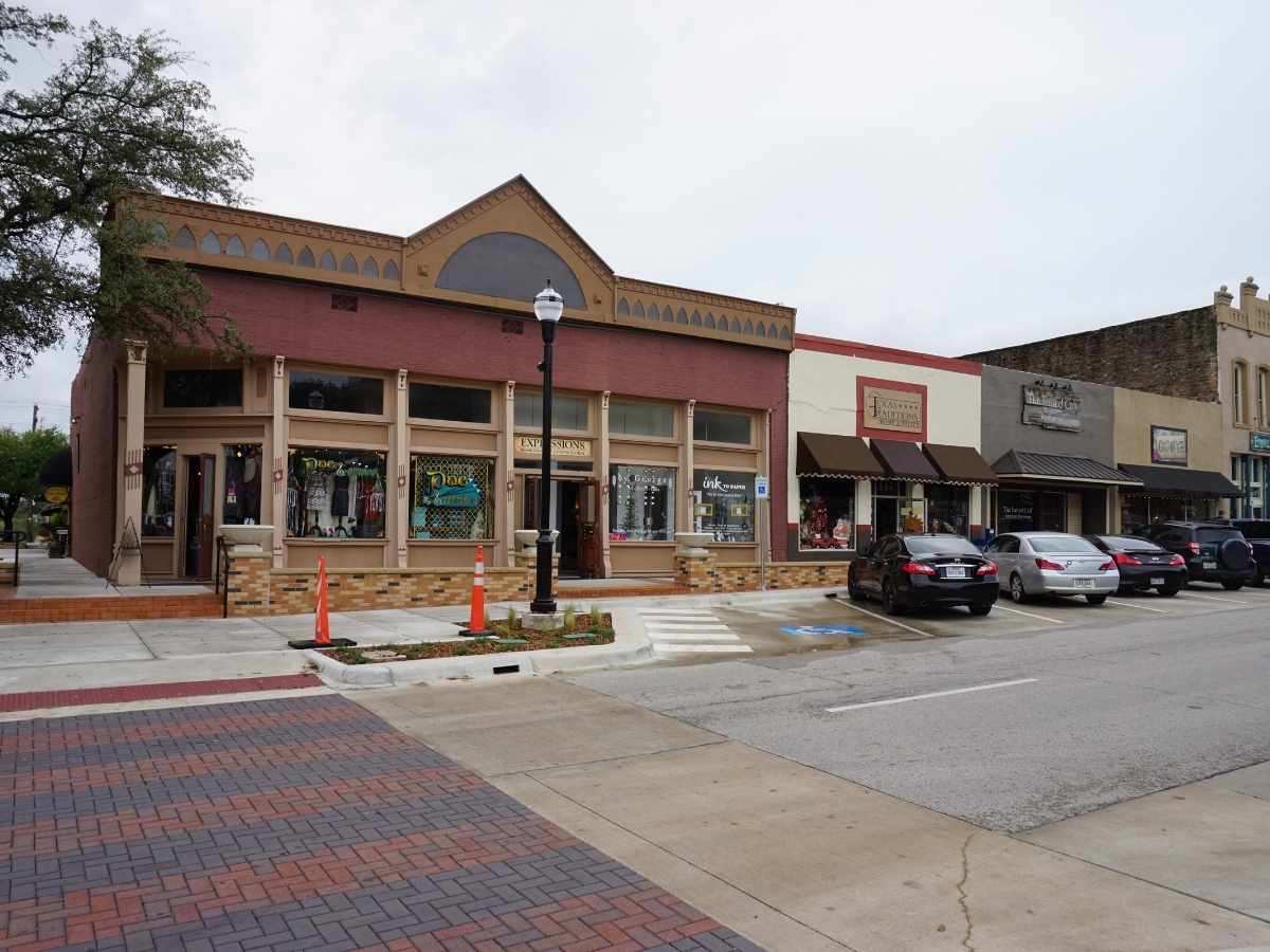Rusk Street in Rockwall for article Rockwall Texas for newcomers moving to DFW or moving within Dallas-Fort Worth area.