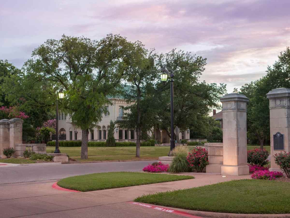 Entrance with large pillars to neighborhood for article Ryan Place Fort Worth Texas for newcomers moving to DFW or moving within Dallas-Fort Worth area.