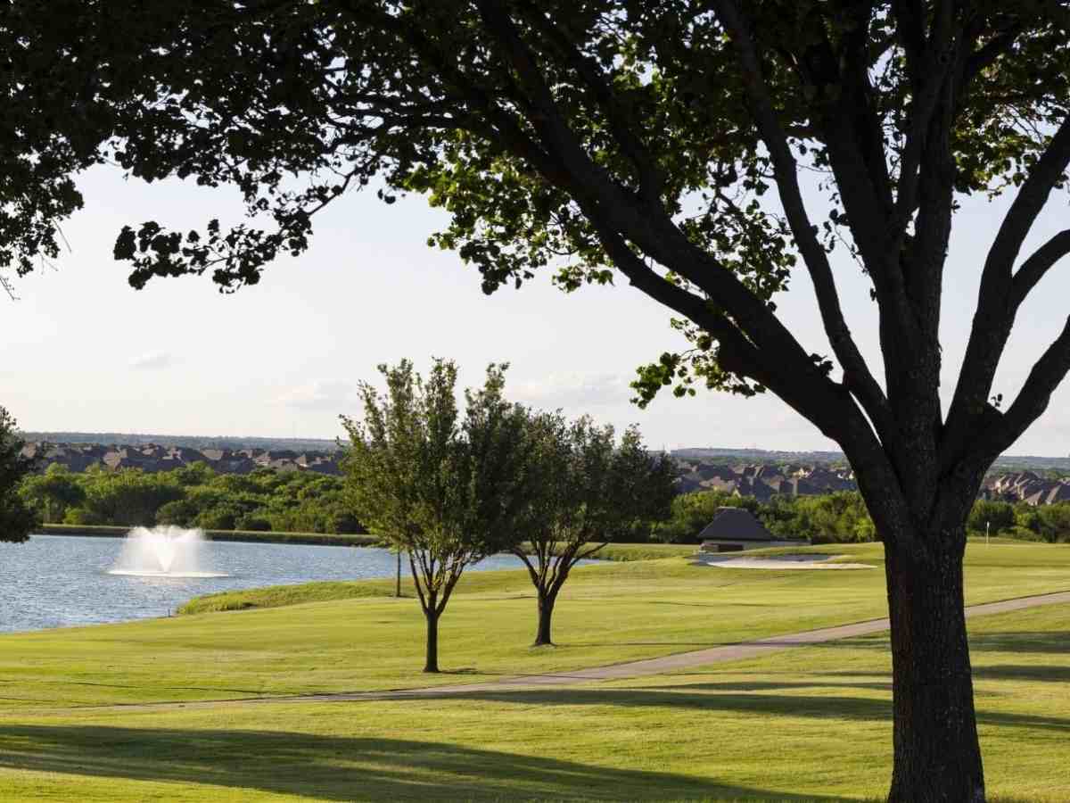 Golf course with trees and lake for article Trophy Club Texas for newcomers moving to DFW or moving within Dallas-Fort Worth area.