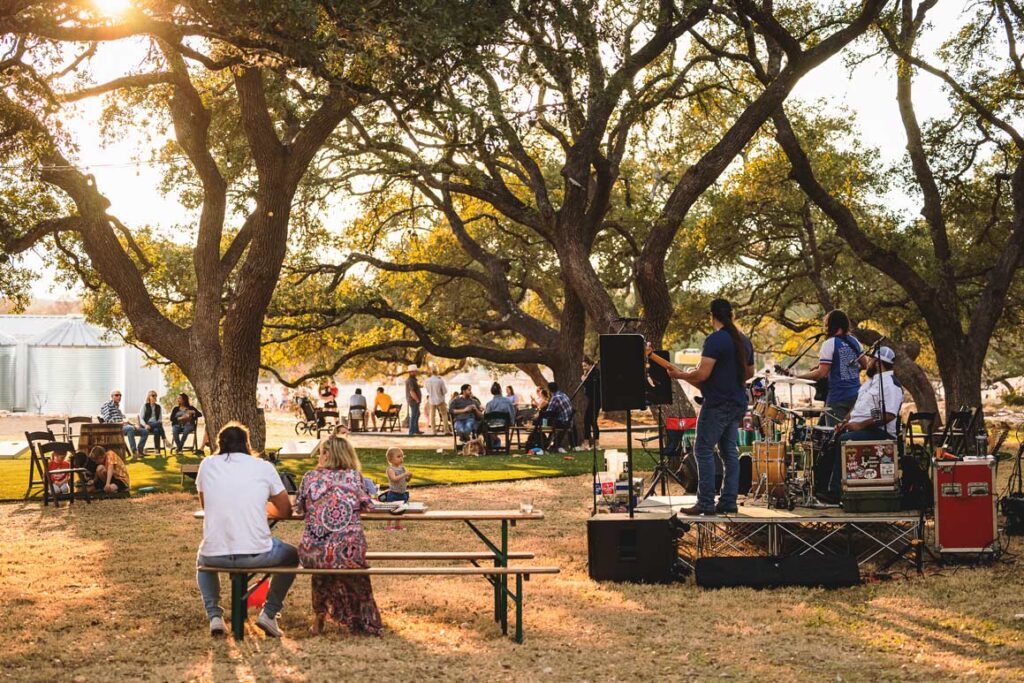 DSD Oak Grove Live Music SM 1024x683